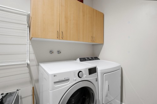 Salle de lavage - 12 Rue Des Lotus, Blainville, QC - Indoor Photo Showing Laundry Room