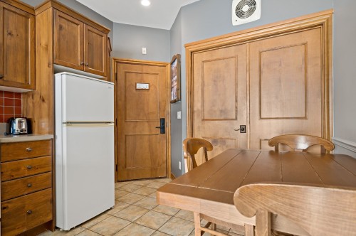 Coin-repas - 124-2396 Rue Labelle, Mont-Tremblant, QC 