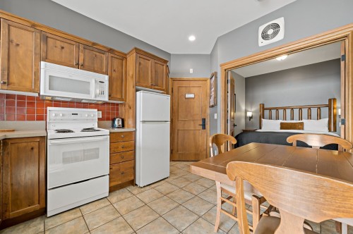 Cuisine - 124-2396 Rue Labelle, Mont-Tremblant, QC 