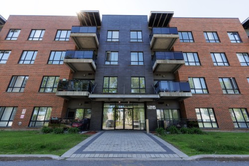 402-126 Boul. Hymus  Pointe-Claire, QC H9R 1E8