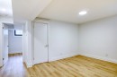 Salon - 34-2050 Av. Claremont, Montréal (Côte-Des-Neiges/Notre-Dame-De-Grâce), QC 