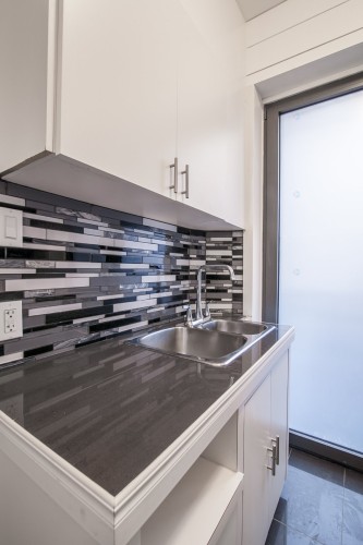 Kitchen - 1-2050 Av. Claremont, Montréal (Côte-Des-Neiges/Notre-Dame-De-Grâce), QC 