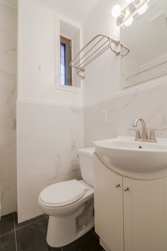 Bathroom - 1-2050 Av. Claremont, Montréal (Côte-Des-Neiges/Notre-Dame-De-Grâce), QC 