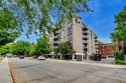Front of Structure - 4D-399 Av. Clarke, Westmount, QC 