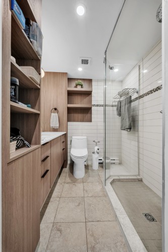 Master Bathroom - 4D-399 Av. Clarke, Westmount, QC 