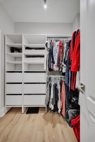 Closet - 4D-399 Av. Clarke, Westmount, QC 