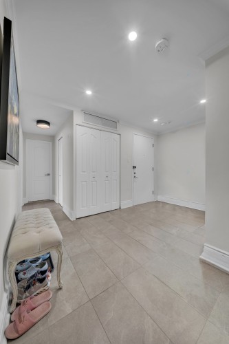 Mud Room - 4D-399 Av. Clarke, Westmount, QC 