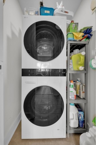 Laundry - 4D-399 Av. Clarke, Westmount, QC 