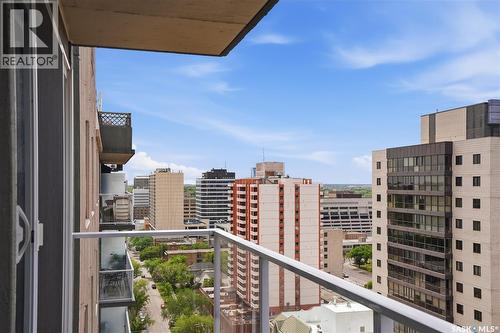 2102 320 5Th Avenue N, Saskatoon, SK - Outdoor