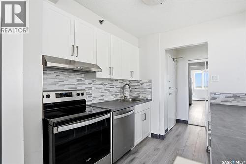 2102 320 5Th Avenue N, Saskatoon, SK - Indoor Photo Showing Kitchen With Upgraded Kitchen