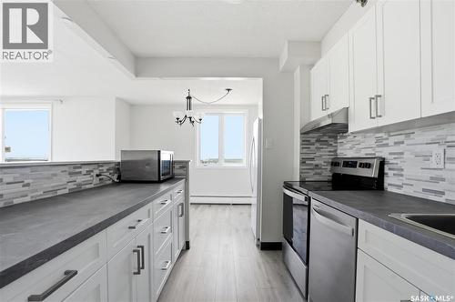 2102 320 5Th Avenue N, Saskatoon, SK - Indoor Photo Showing Kitchen