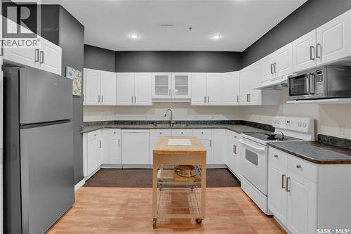 208 1901 Victoria Avenue, Regina, SK - Indoor Photo Showing Kitchen