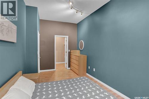 208 1901 Victoria Avenue, Regina, SK - Indoor Photo Showing Bedroom