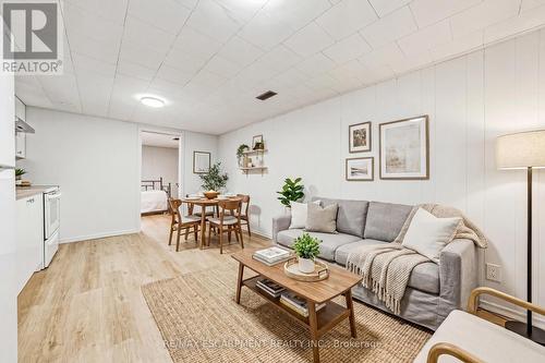 280 Montrose Avenue, Hamilton, ON - Indoor Photo Showing Living Room