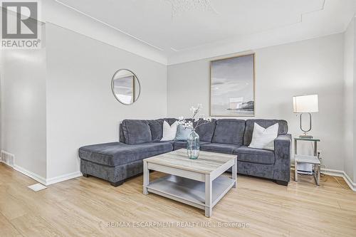 280 Montrose Avenue, Hamilton, ON - Indoor Photo Showing Living Room