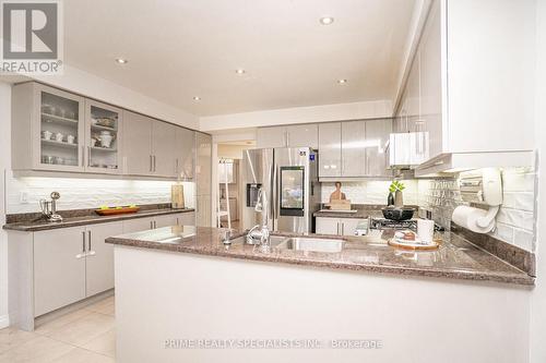 1800 Tattersall Way, Mississauga, ON - Indoor Photo Showing Kitchen With Double Sink With Upgraded Kitchen