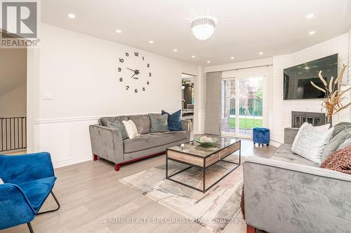 1800 Tattersall Way, Mississauga, ON - Indoor Photo Showing Living Room