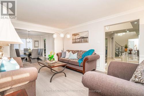 1800 Tattersall Way, Mississauga, ON - Indoor Photo Showing Living Room