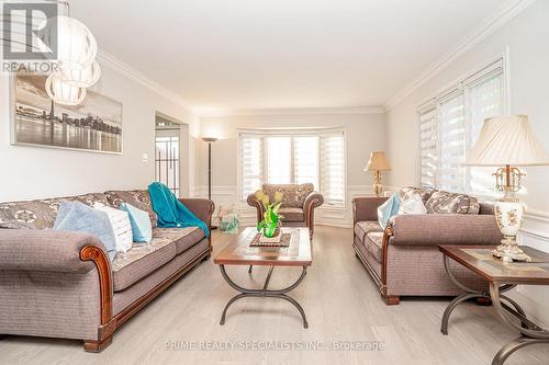 1800 Tattersall Way, Mississauga, ON - Indoor Photo Showing Living Room