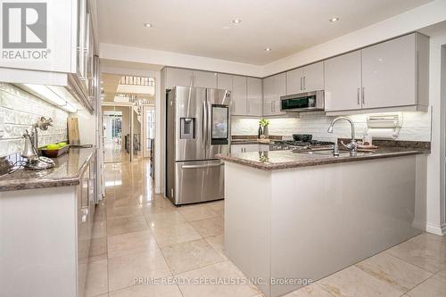 1800 Tattersall Way, Mississauga, ON - Indoor Photo Showing Kitchen With Upgraded Kitchen