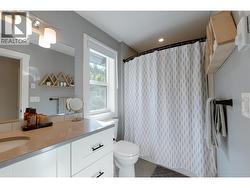 Main Floor Bathroom - 