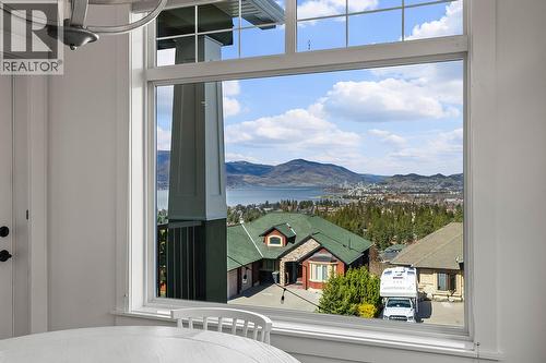 Breakfast Nook - 629 Almandine Court, Kelowna, BC - 