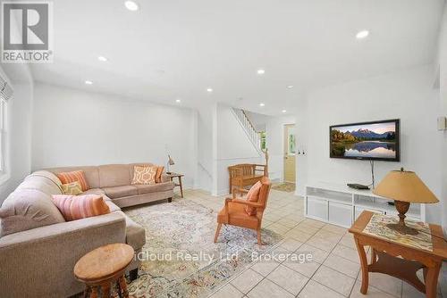 37 Archibald Street, Brampton, ON - Indoor Photo Showing Living Room