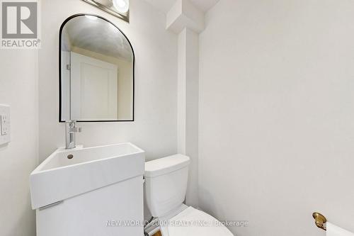 10 Buce Avenue, Bradford West Gwillimbury, ON - Indoor Photo Showing Bathroom