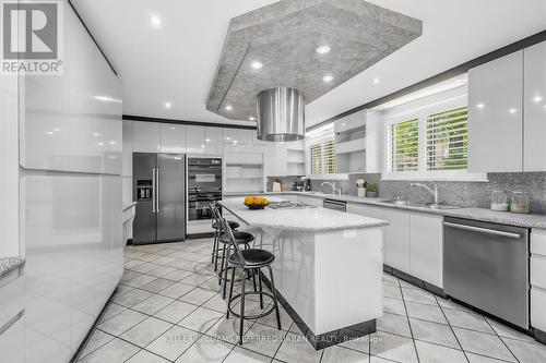 7 Harlock Boulevard, Toronto, ON - Indoor Photo Showing Kitchen With Upgraded Kitchen