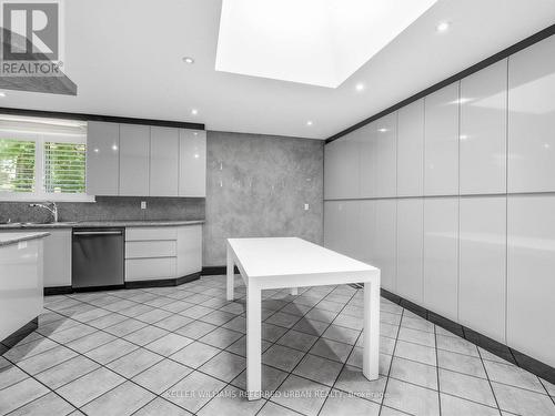 7 Harlock Boulevard, Toronto, ON - Indoor Photo Showing Kitchen