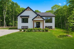 804 Rue des Tournesols  Saint-Hippolyte, QC J8A 0N5