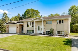 182  - 184 Rue Victoria Coaticook, QC J1A 1C1