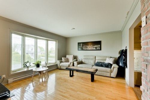Salon - 182  - 184 Rue Victoria, Coaticook, QC - Indoor Photo Showing Living Room