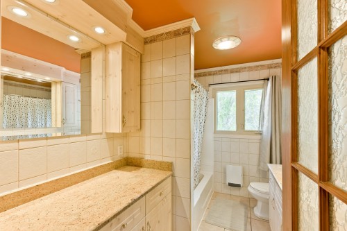 Salle de bains - 182  - 184 Rue Victoria, Coaticook, QC - Indoor Photo Showing Bathroom