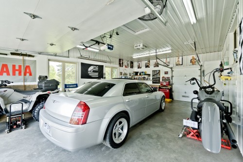 Garage - 182  - 184 Rue Victoria, Coaticook, QC - Indoor Photo Showing Garage