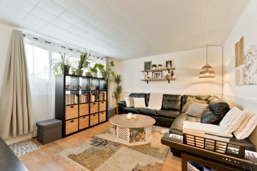 Salon - 182  - 184 Rue Victoria, Coaticook, QC - Indoor Photo Showing Living Room