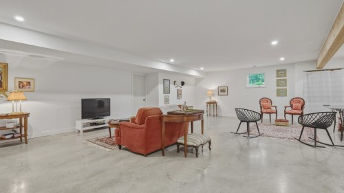 Salle familiale - 1141 Route Marie-Victorin, Verchères, QC 