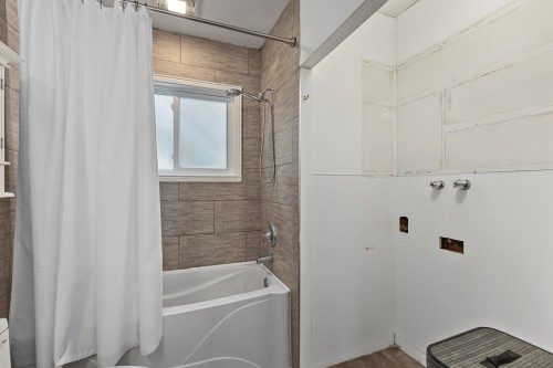 Salle de bains - 259  - 261 Rue Champlain, Salaberry-De-Valleyfield, QC 