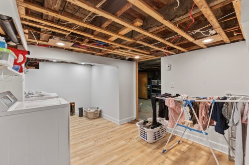 Salle de lavage - 259  - 261 Rue Champlain, Salaberry-De-Valleyfield, QC 