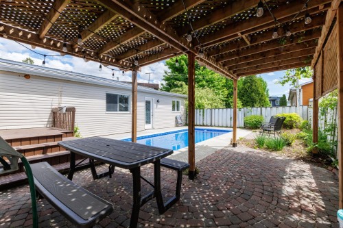 Cour - 259  - 261 Rue Champlain, Salaberry-De-Valleyfield, QC 