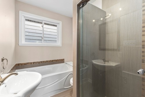 Salle de bains - 259  - 261 Rue Champlain, Salaberry-De-Valleyfield, QC 