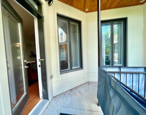Balcon - 4310 Av. Des Érables, Montréal (Le Plateau-Mont-Royal), QC 