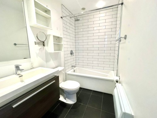 Salle de bains - 4310 Av. Des Érables, Montréal (Le Plateau-Mont-Royal), QC 
