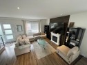 Salon - 5360 Rue Quevillon, Longueuil (Saint-Hubert), QC 