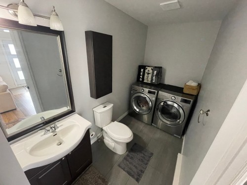 Salle d'eau - 5360 Rue Quevillon, Longueuil (Saint-Hubert), QC 