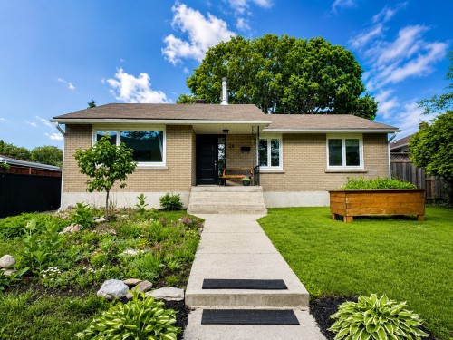 20 Rue Doucet  Gatineau (Hull), QC J8Y 5N5