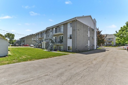 Stationnement - 102-101 Rue Pierre-Laporte, Saint-Eustache, QC 