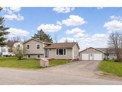 8 Gordon ST  Salisbury, NB E4J 2C5