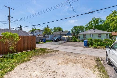 824 Martin Ave, Winnipeg, MB 