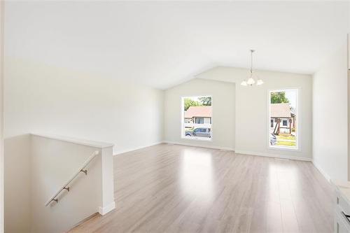 824 Martin Ave, Winnipeg, MB 